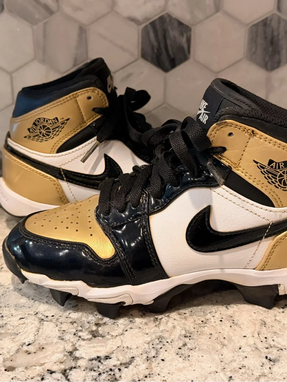 Nike Jordan 1 Kids Mid Cleat Metallic Gold White Black Size 2Y Style SHF6883-701
